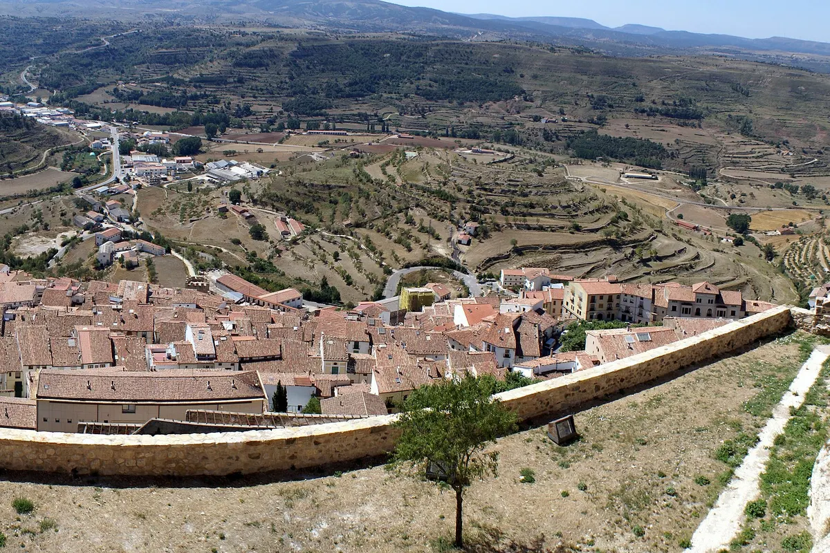 Tejados de Morella y el valle, vistos desde el castillo